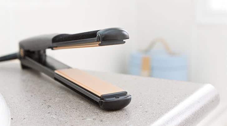 how to clean a hair straightener